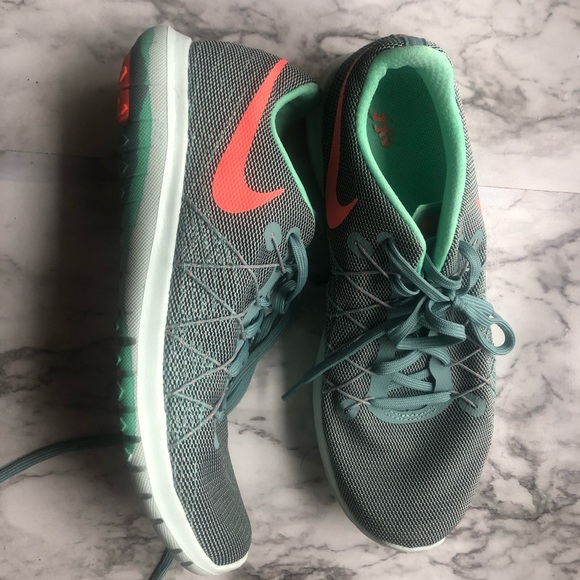 Nike “Fitsole” Flex Sneakers - Picture 1 of 3